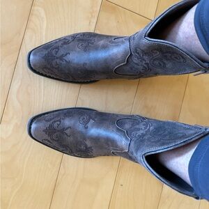 Roper brown mid calf boots with detail. Size 10